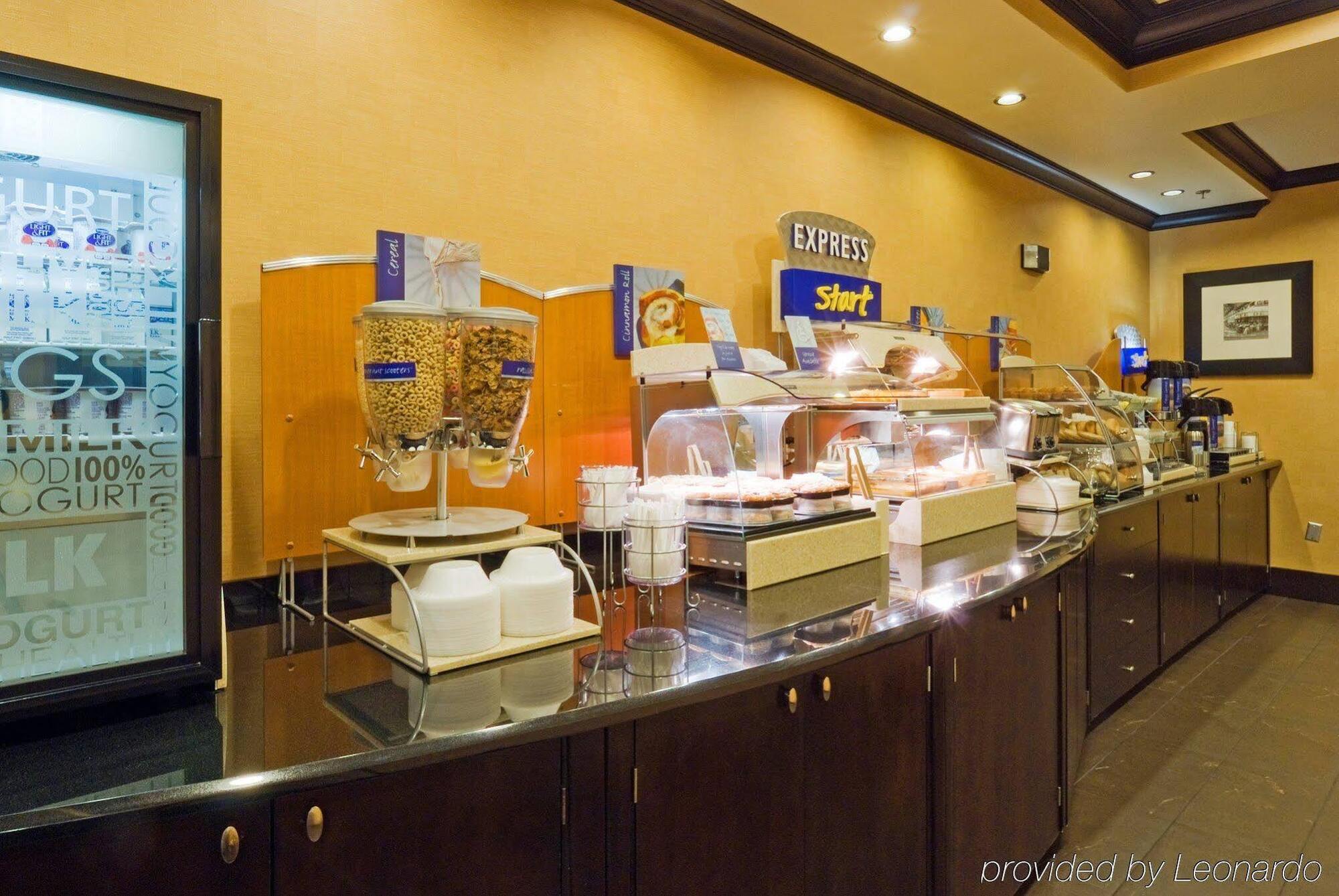 Holiday Inn Express Hotel & Suites Columbia-Fort Jackson By Ihg Ngoại thất bức ảnh